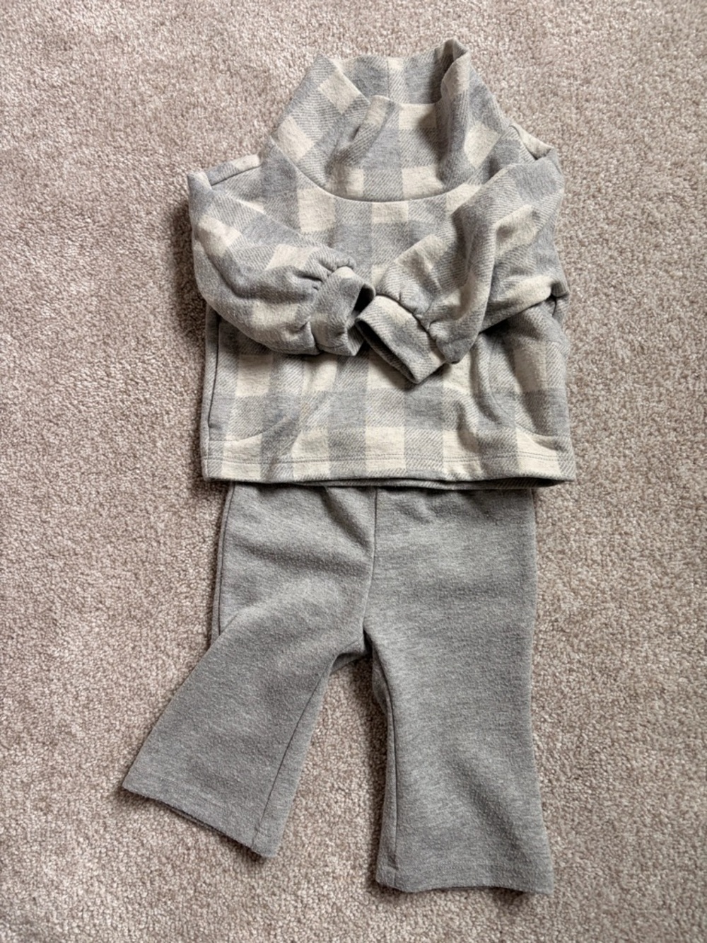 ✨Host Pick✨ GAP Baby Gray Plaid Sweater Set